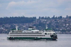 Bainbridge ferry taking people back and forth.